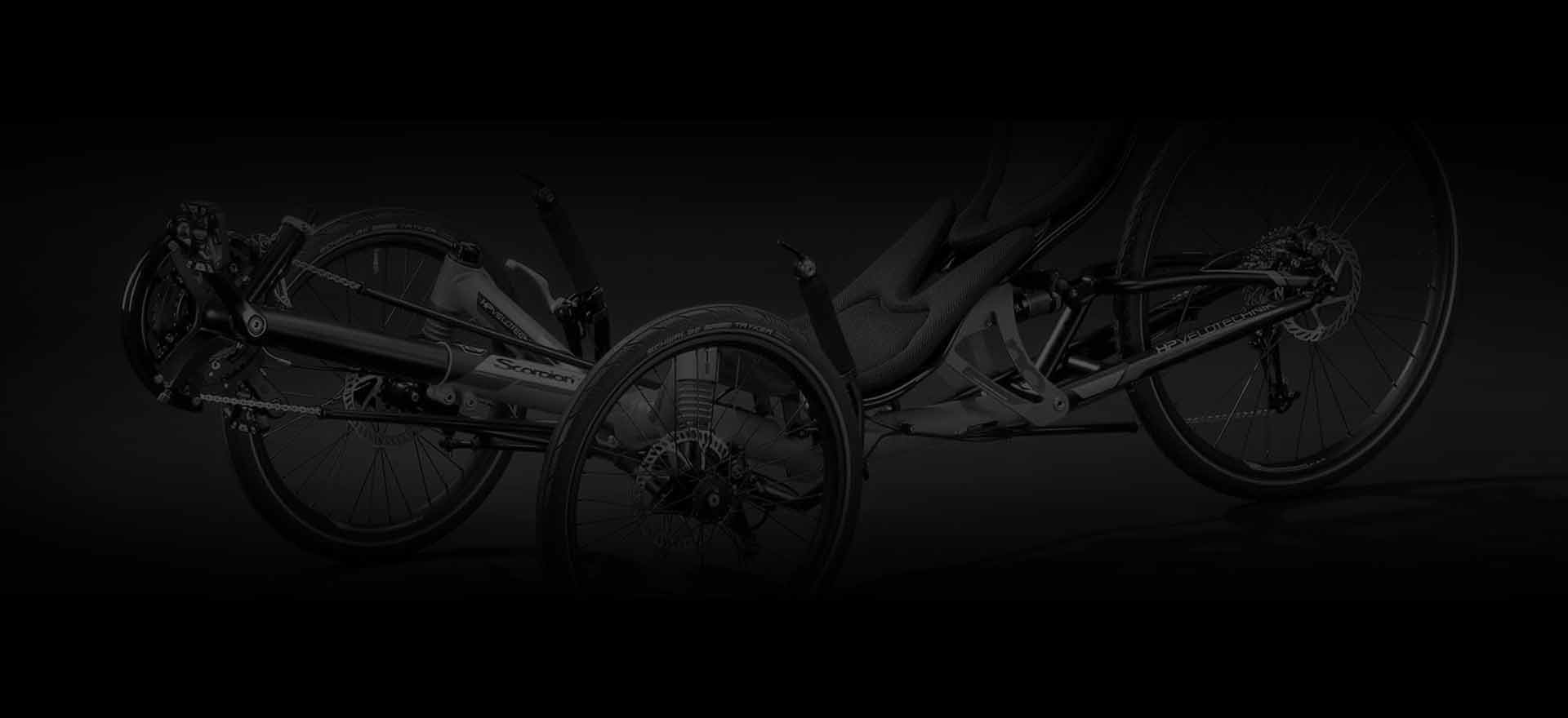 Ein Liegerad auf dunklem Hintergrund